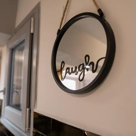 Hesperides Garden Apartment *